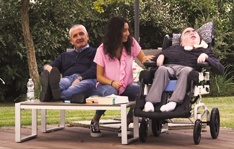 Juditta-Pflegerollstuhl-FiNiFuchs